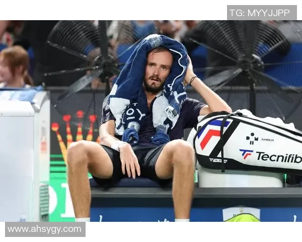 上海网球队耐力训练新策略引发热议助力球员竞技水平提升 上海网球队耐力训练新策略引发热议助力球员竞技水平提升