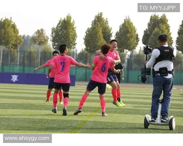 成都足球队的奋斗与荣耀:一段不平凡的突破历程纪实 成都足球队的奋斗与荣耀:一段不平凡的突破历程纪实