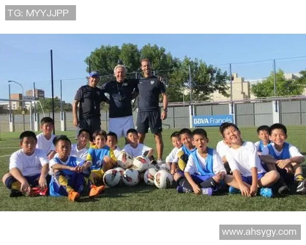 足球明星感人瞬间合集用爱与温暖传递正能量的视频分享